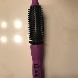 Plug in straightener brush
